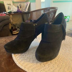 Women shoes size 6  me too brand suede 3 inches heels one inch hidden platform